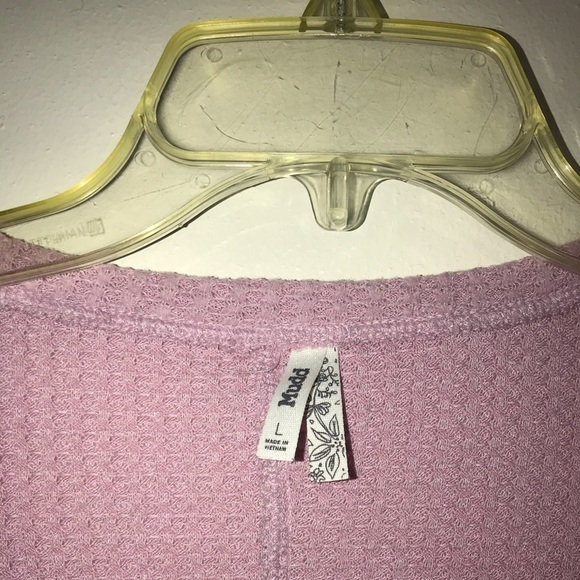 Mudd waffle knit, raw hem sweater. - Picture 3 of 4